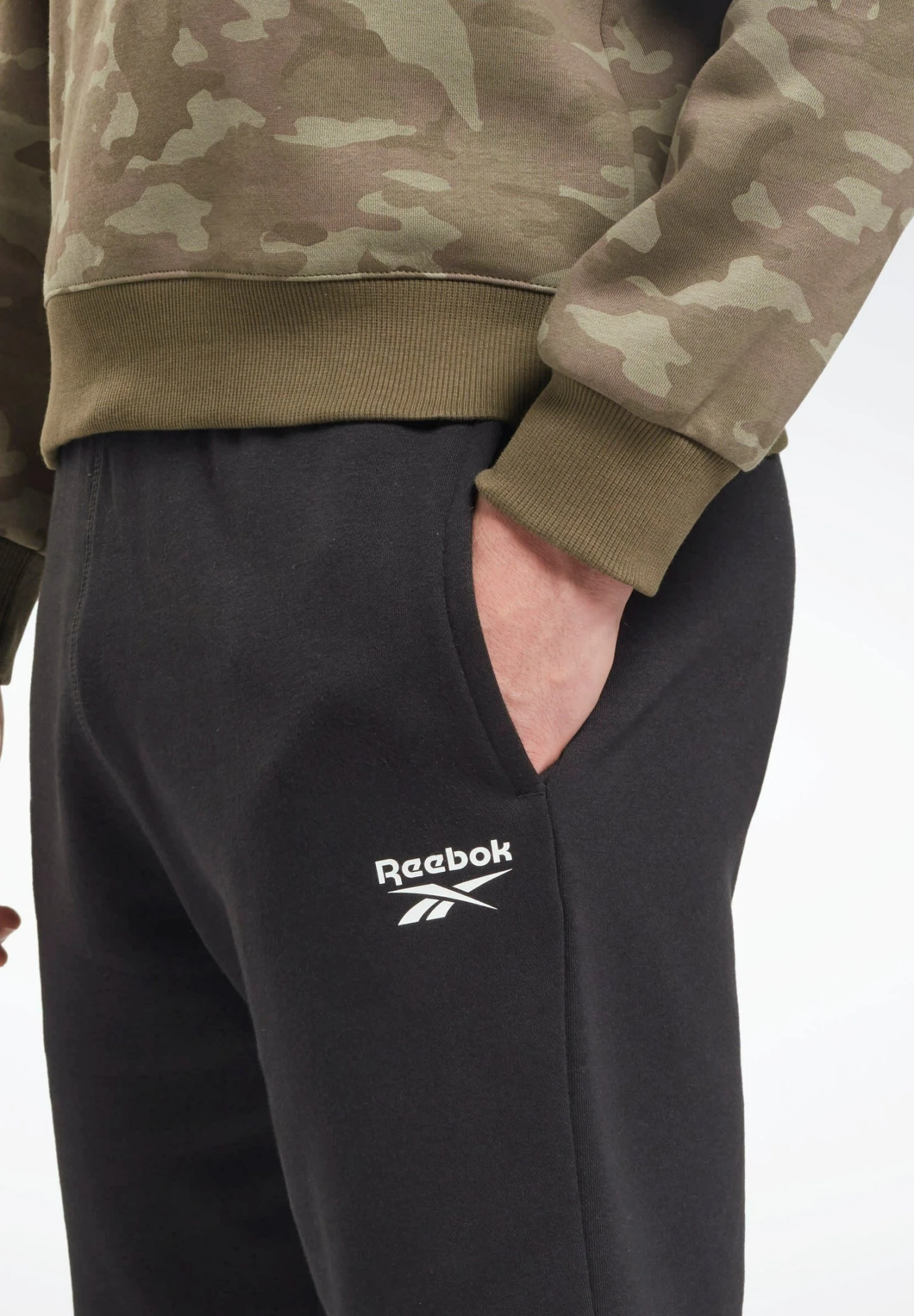 Reebok Classic Ri Left Leg Logo- Shorts - Black - Imagen 4