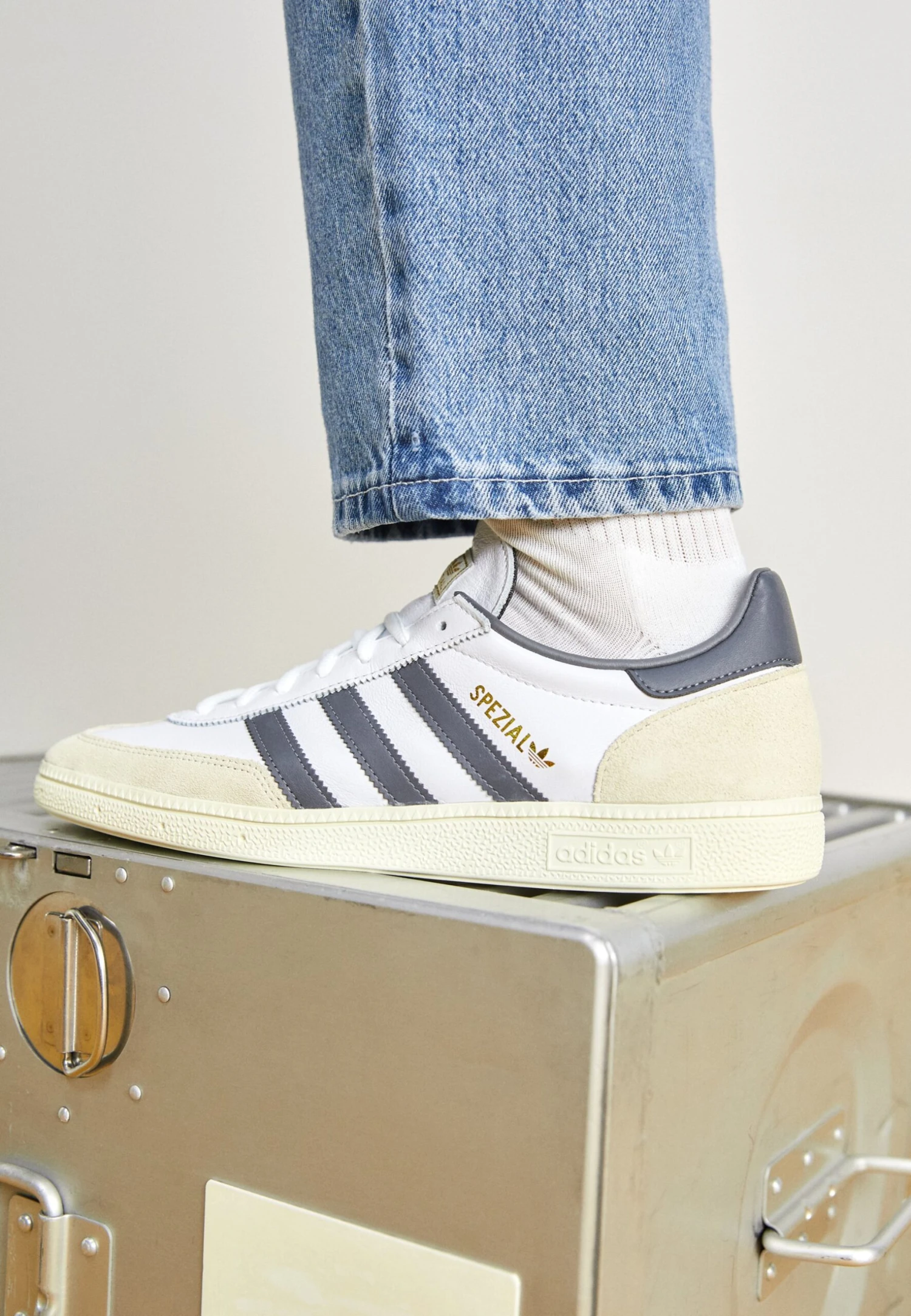 Adidas Originals Handball Spezial Unisex - Zapatillas - Footwear White/Grey Five/Off-White - Imagen 2