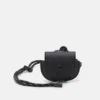Coach Large Wireless Earbud Case In Signature Unisex - Otros Accesorios - Charcoal